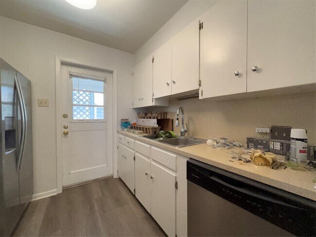 Foto del edificio - 4707 Bull Creek Rd