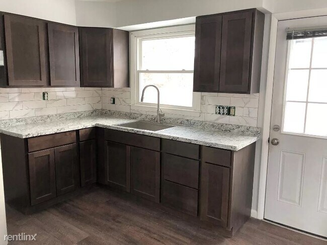 Foto del edificio - 2 br, 1 bath House - 40 Commodore St
