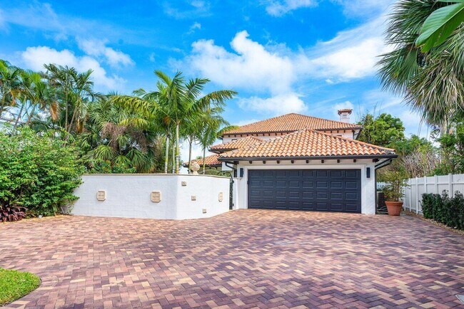 Building Photo - 1 1st Ave S