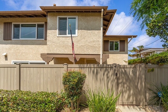 Building Photo - 10341 Canoga Ave