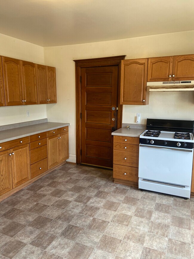 Building Photo - 451 W Mifflin St