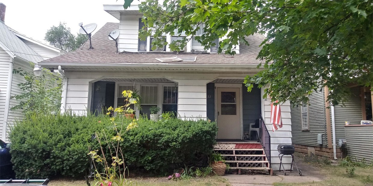 1131 E Malcolm X St Unit 3, Lansing, MI 48912 Apartment for Rent in