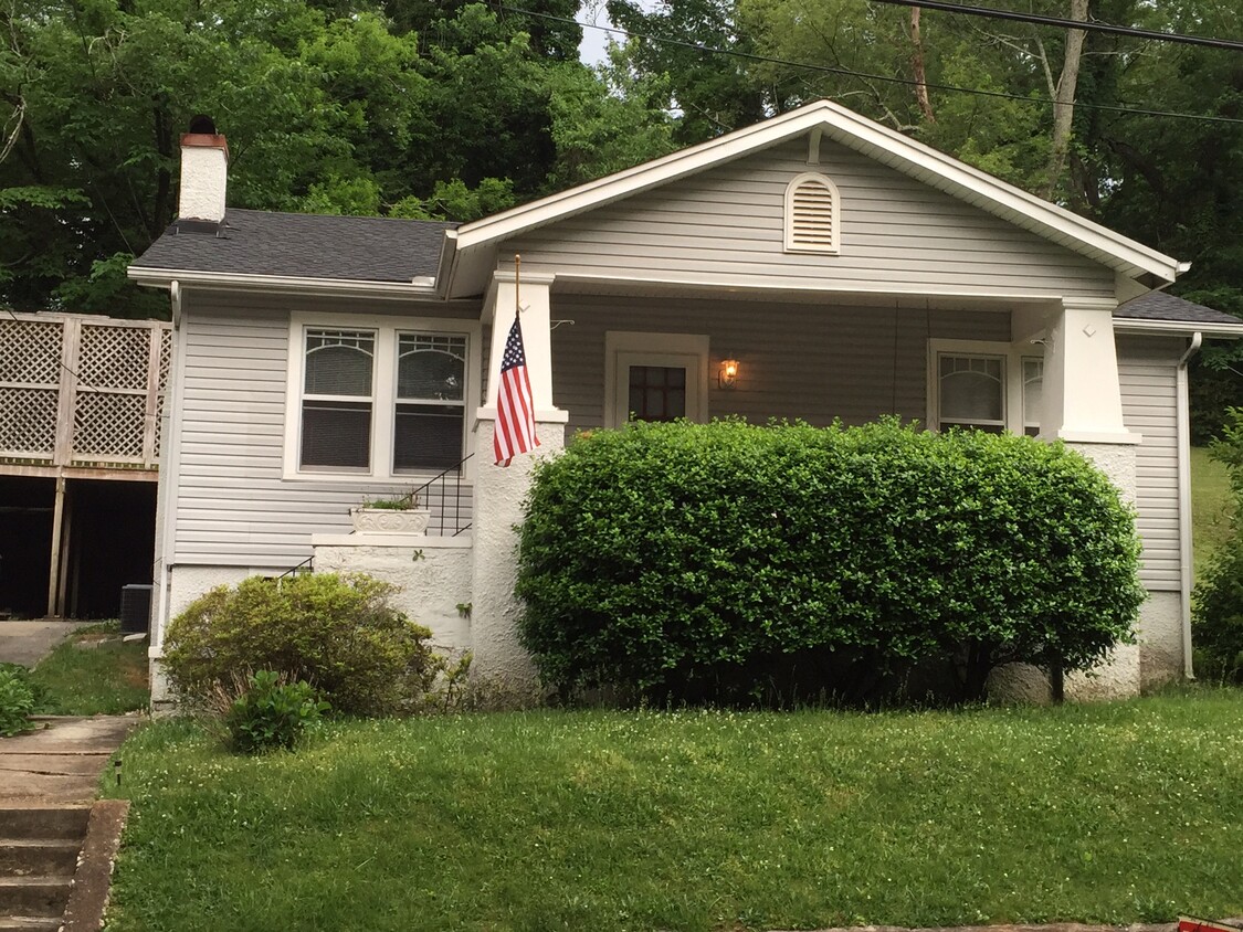 Primary Photo - 1124 Englewood Ave