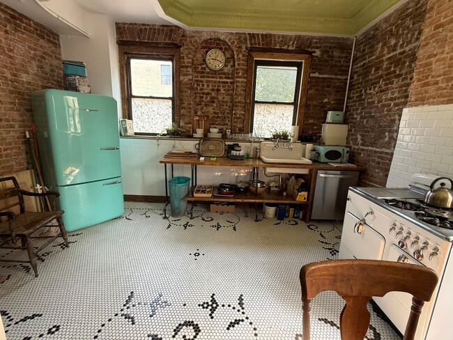 Kitchen (north end) with retro (functioning amenities) - 373 Decatur St