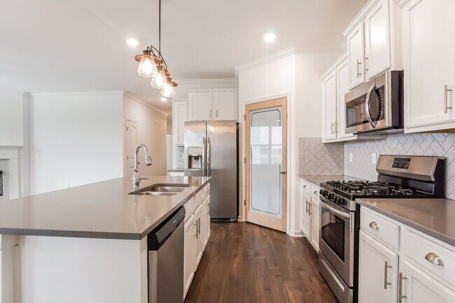 Building Photo - 4008 Park Crossings Dr