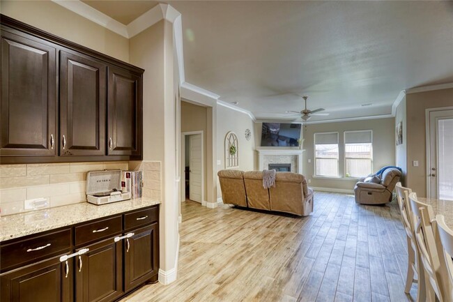 Foto del edificio - 1716 Overshine Ln