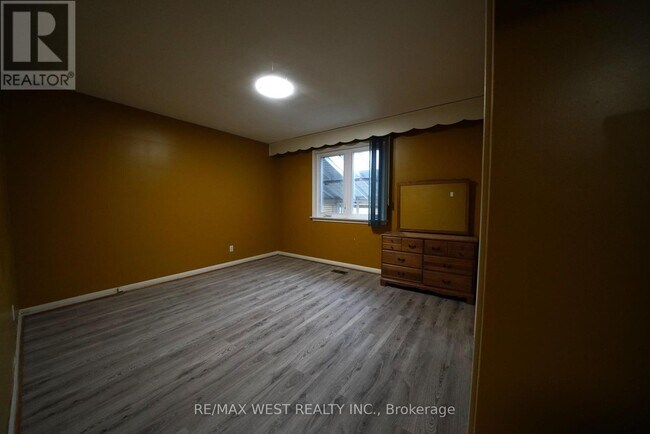 Photo du bâtiment - 35 Beckett Ave