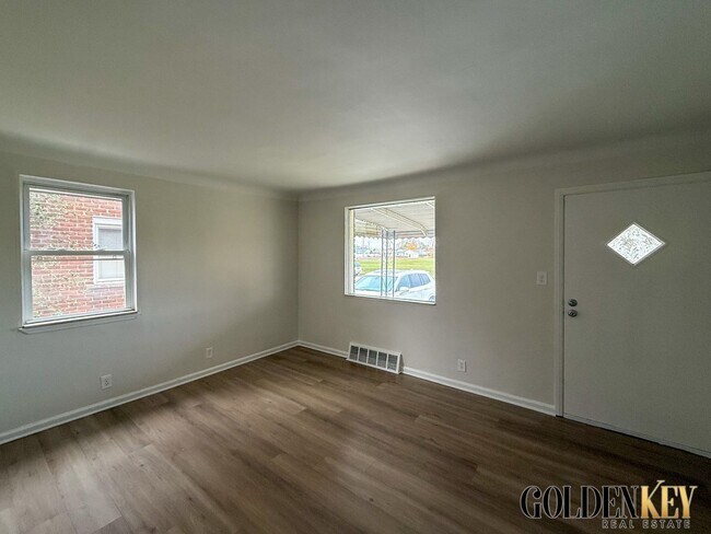 Foto del edificio - 3 Bed 1 Bath Lincoln Park Home