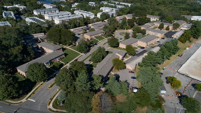 Building Photo - Berdan Court