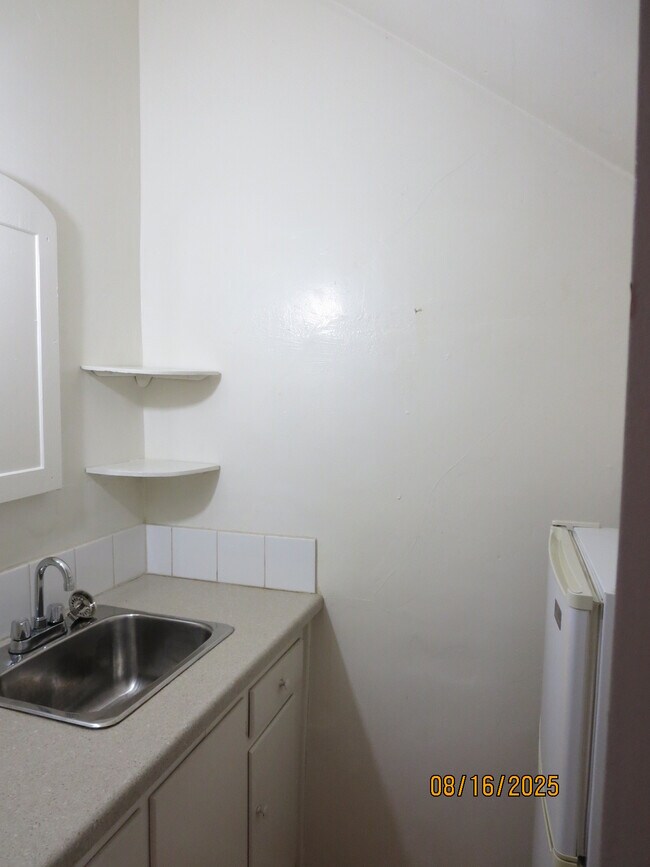 cocina pequeña - 5648 W 6th St