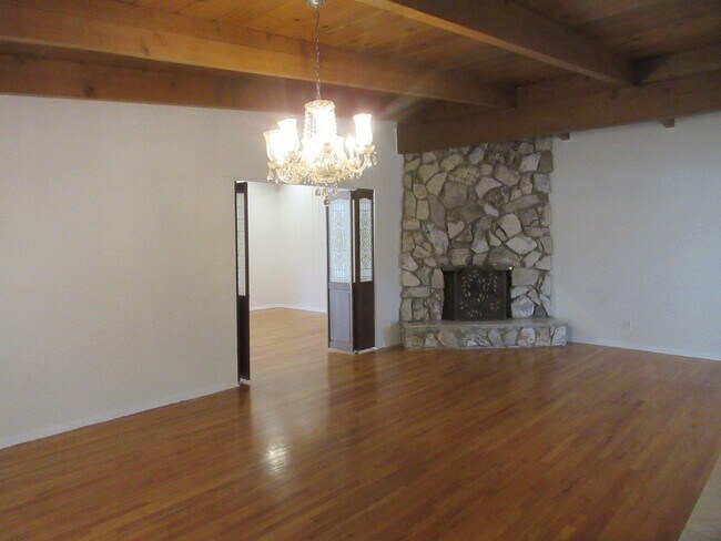 Foto del edificio - 13235 Cumpston St