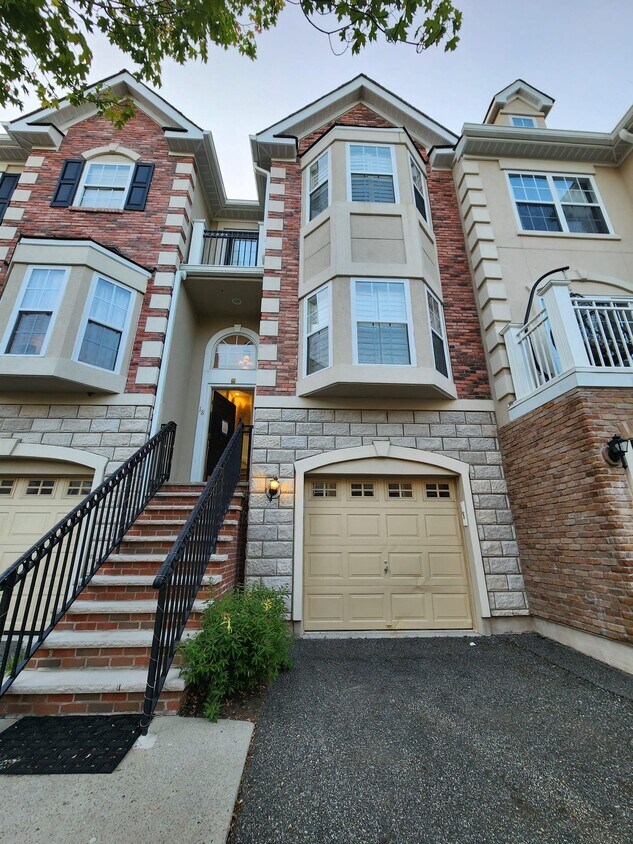 Primary Photo - 18 Mallard Pl