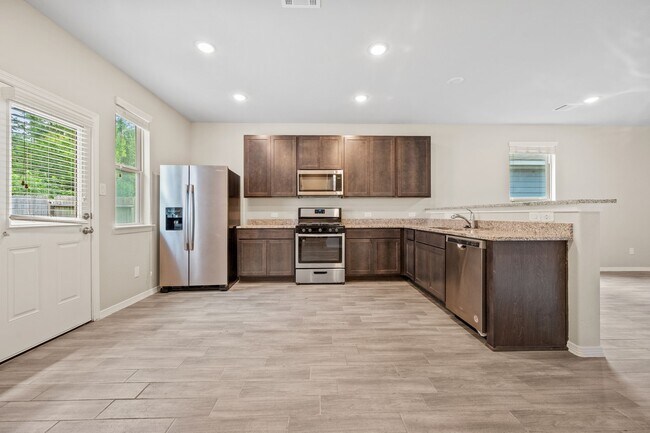 Building Photo - 24734 Russet Bluff Trl