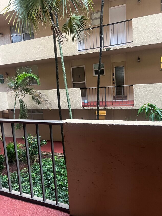 403 NW 68th Ave Unit 207, Plantation, FL 33317 Condo for Rent in