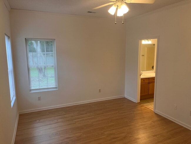 Foto del edificio - 3 Bedroom 2 bath Single Family Home locate...