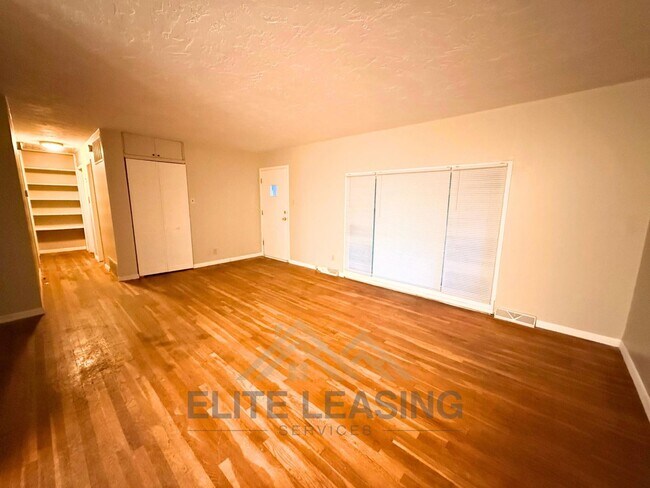Building Photo - 5706 SW 15th St
