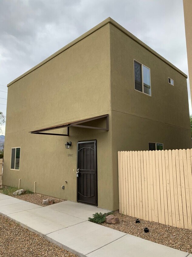 Primary Photo - Beautiful Single family home on Flower