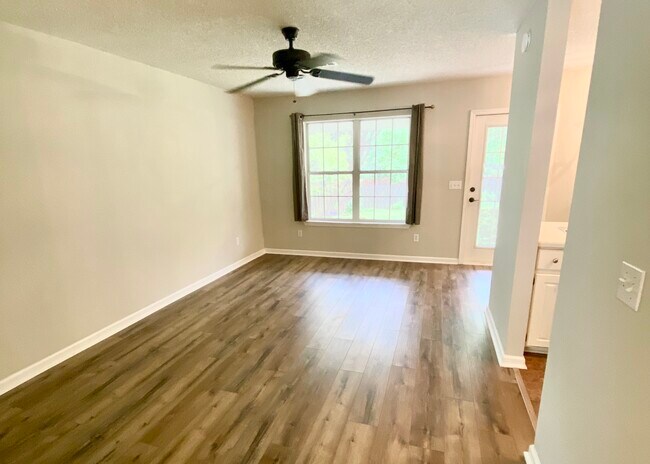 Foto del edificio - 113 Cove Ln
