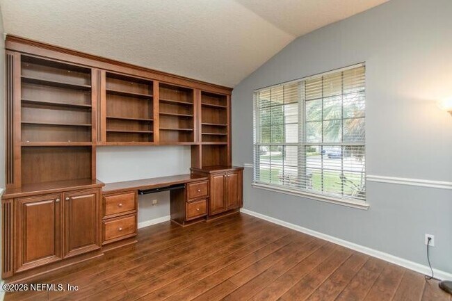 Foto del edificio - 3515 Laurel Leaf Dr