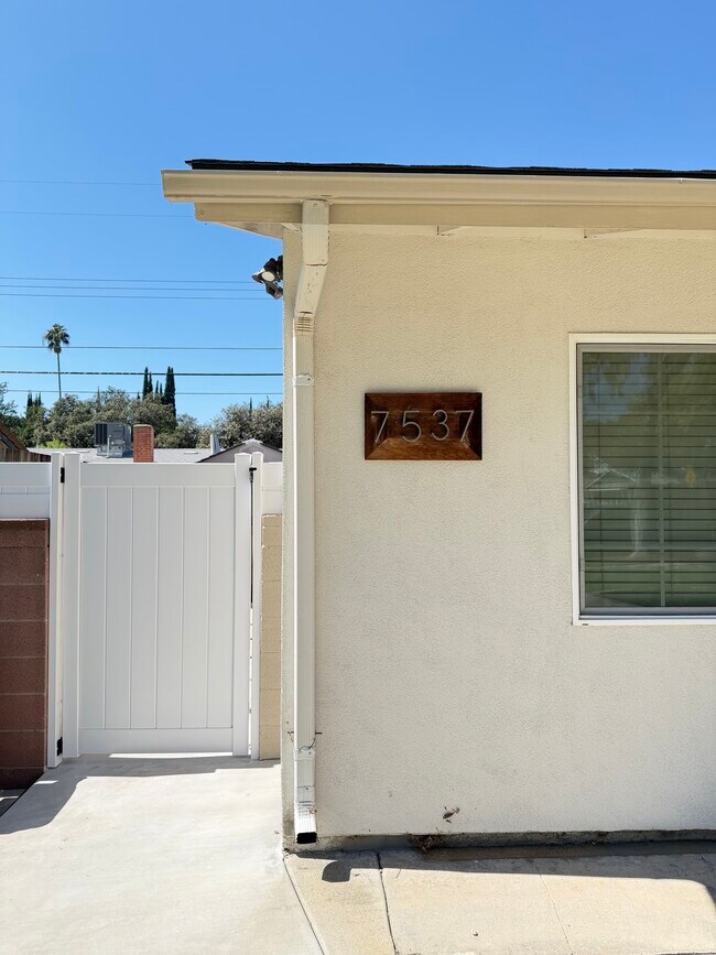 Foto del edificio - 7539 Royer Ave
