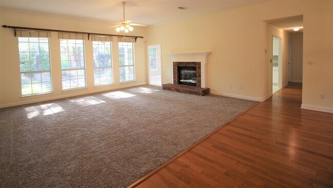 Building Photo - 1650 Parkside Cir