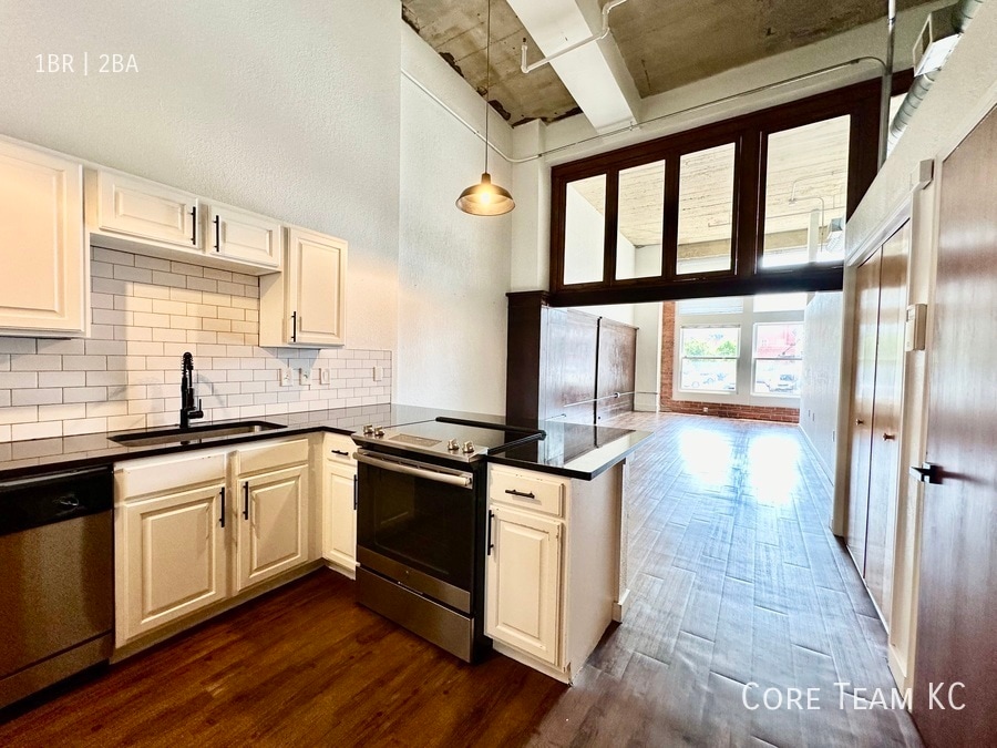 Foto principal - 934 Broadway Blvd