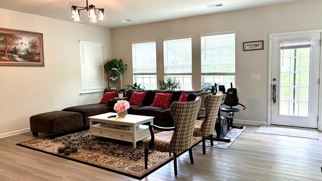 Foto del edificio - 3134 Windhaven Ln