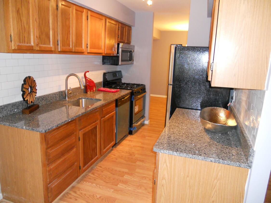 11232 Chestnut Grove Sq Unit 20, Reston, VA 20190 Condo for Rent in Reston, VA