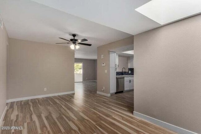 Building Photo - 742 W Duke Dr