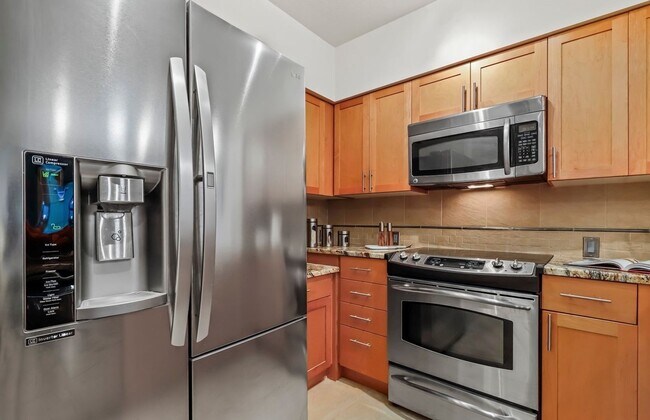Building Photo - Enjoy comfort and luxury Seattle 1 bed/1 b...