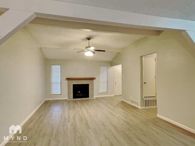 Foto del edificio - 5208 Rowcrop Dr
