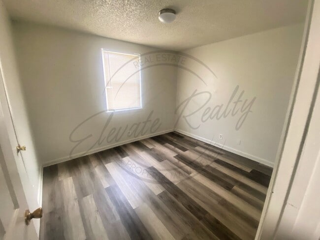 Roommate Wanted – Private Bedroom in 2-Bed... - Roommate Wanted – Private Bedroom in 2-Bed... Townhome