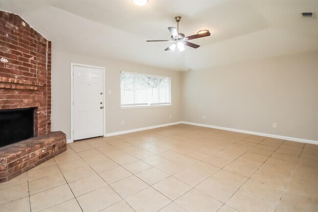 Building Photo - 24034 Spring Gum Dr