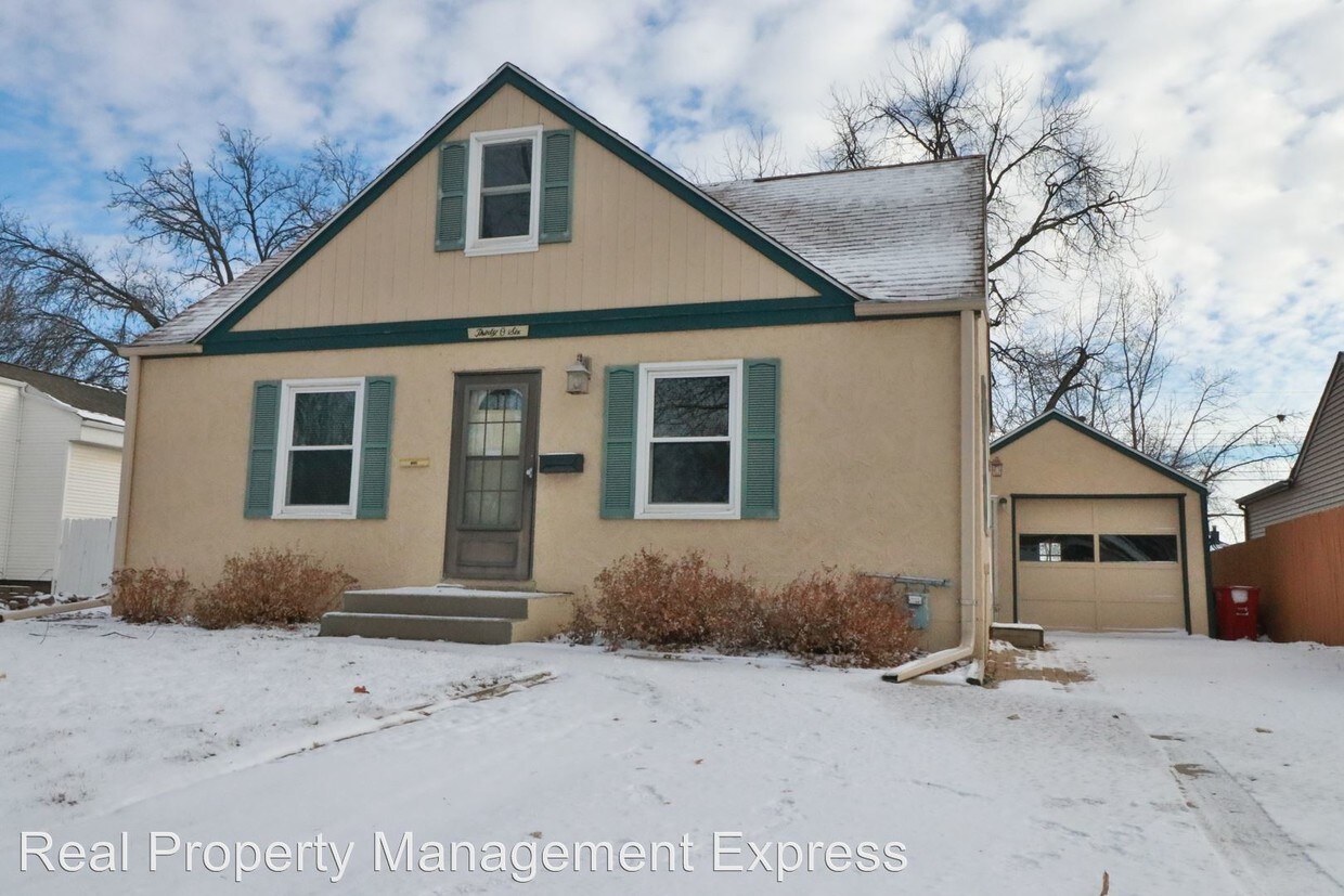 Primary Photo - 3006 S Norton Ave