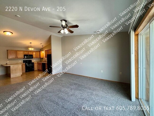 Foto del edificio - 2220 Devon Ave