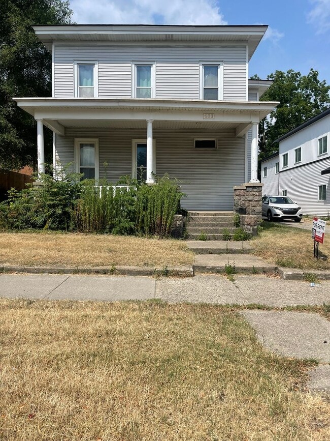 Building Photo - 633 Coit Ave NE