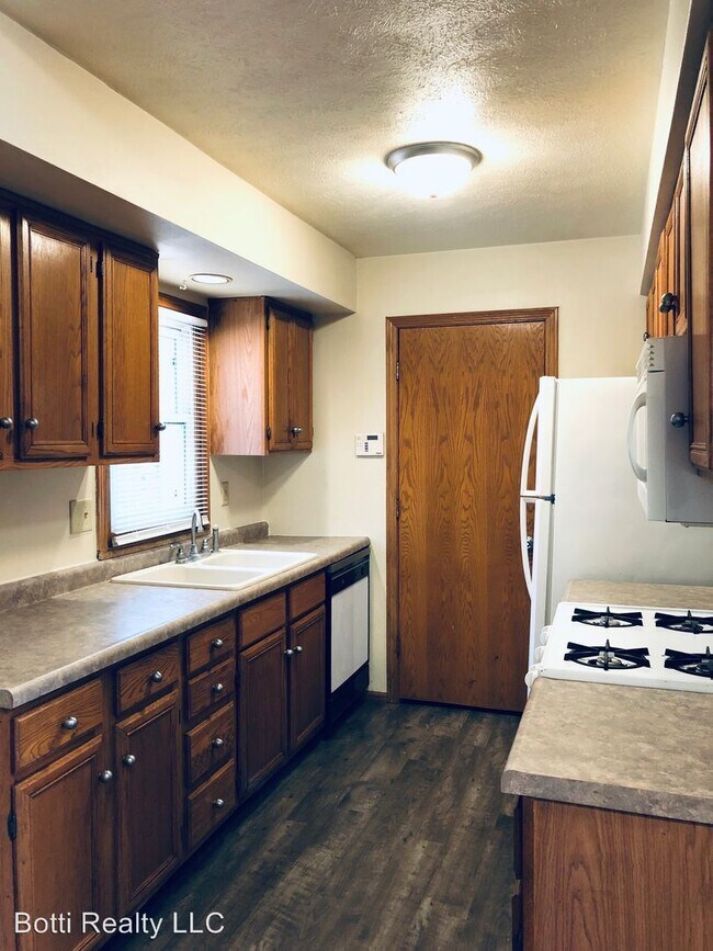 Building Photo - 3 br, 2 bath House - 220 S. Gardiner Ave