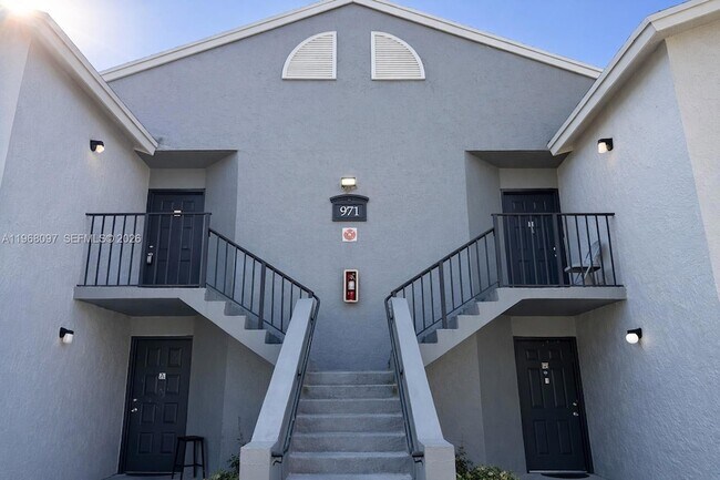 Foto del edificio - 971 Lake Terry Dr