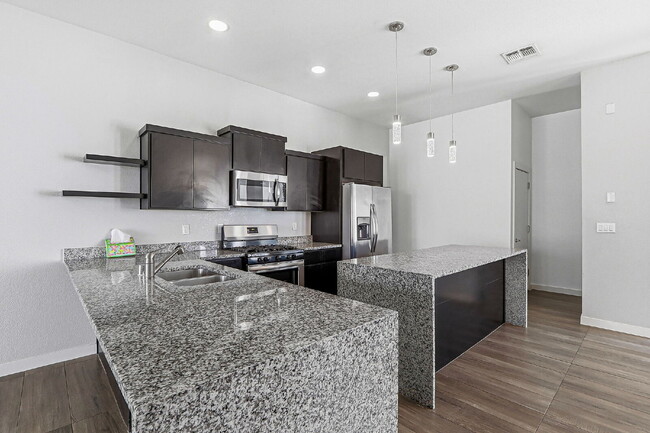 Foto del edificio - 4 bedroom with outdoor kitchen, fully landscaped in 79928