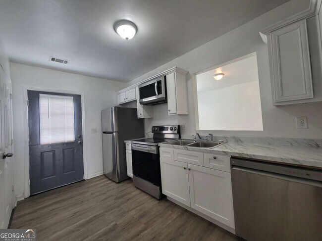Foto del edificio - 1043 Wheel House Ln