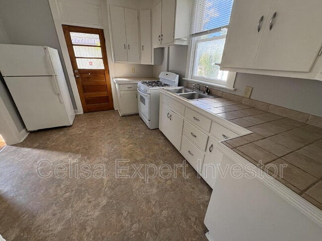 Building Photo - 1205 W Wildwood Ave