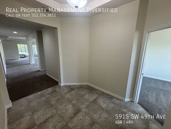 Building Photo - 5915 SW 49th Ave