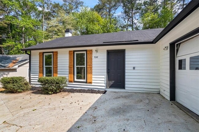 Building Photo - 5142 Huxley Rd