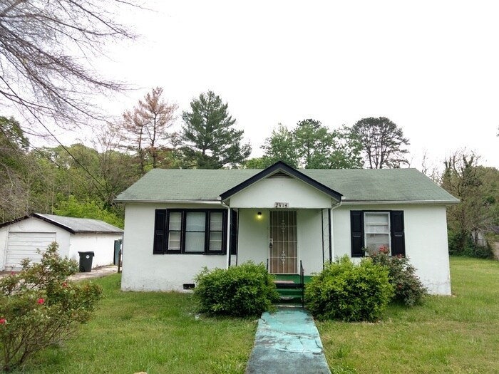 Primary Photo - Single Family Home - Large Fenced Yard