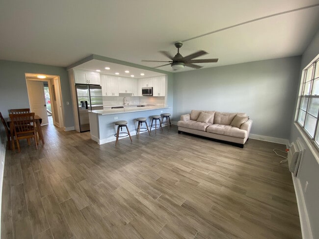 Building Photo - 342 Mansfield Dr