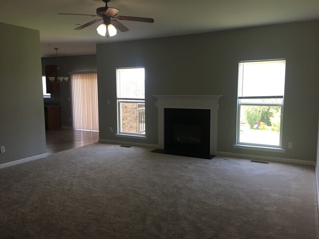 Building Photo - 4 Bedroom home in Bent Creek Subdivision