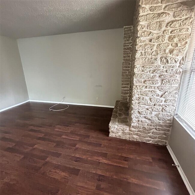 Building Photo - 903 Taulbee Ln