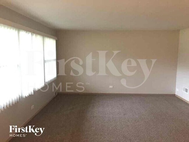 Building Photo - 2543 Oakwood Drive