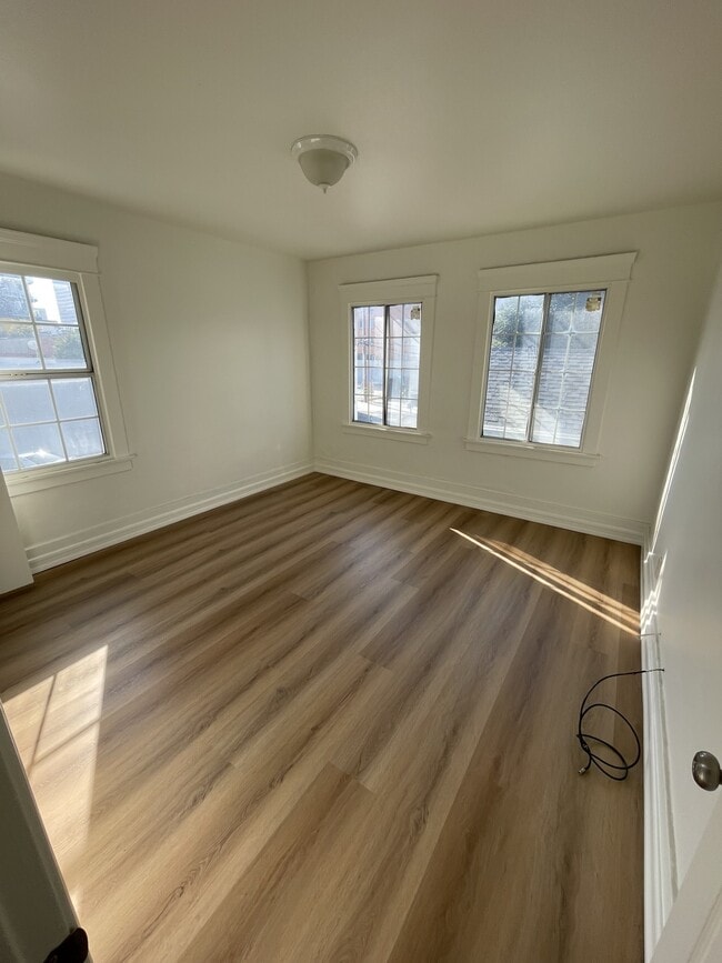 Building Photo - 433-439 Linden Ave