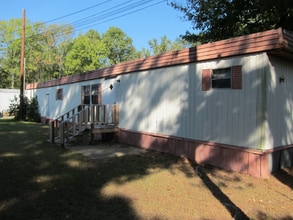 Building Photo - 413 Miller St